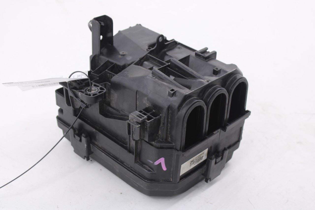 2018-21 Chevrolet Equinox LT 1.5L Engine Bay Fuse Relay Junction Block 232466829