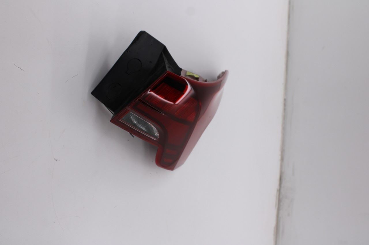 2021-2023 Hyundai Santa Fe SEL Rear Right Side Tail Light Lamp 92402-S2500 OEM2