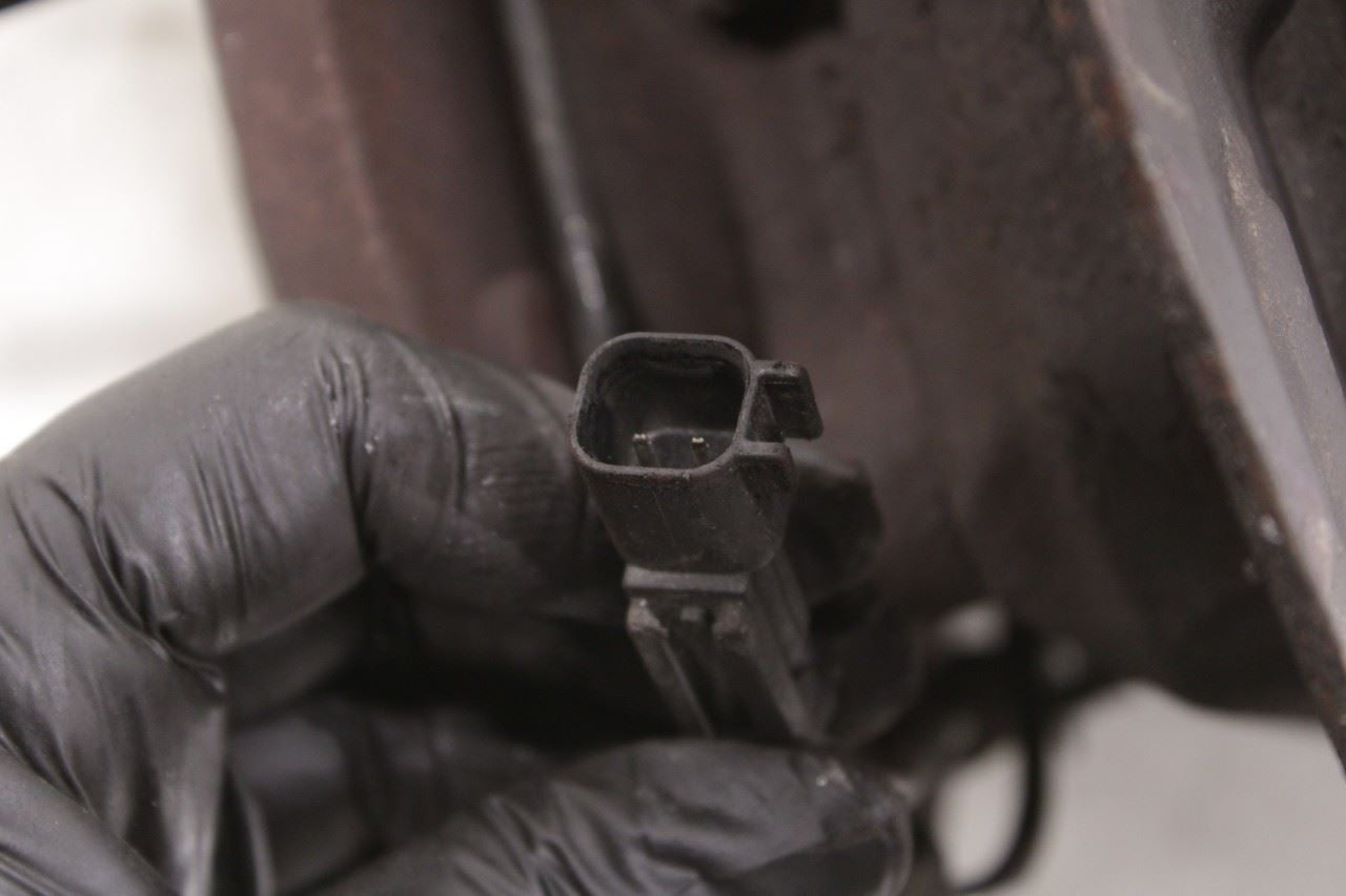 2014-2018 RAM 2500 Tradesman Front Right Side Spindle Knuckle Hub 68217027AA OEM - Alshned Auto Parts