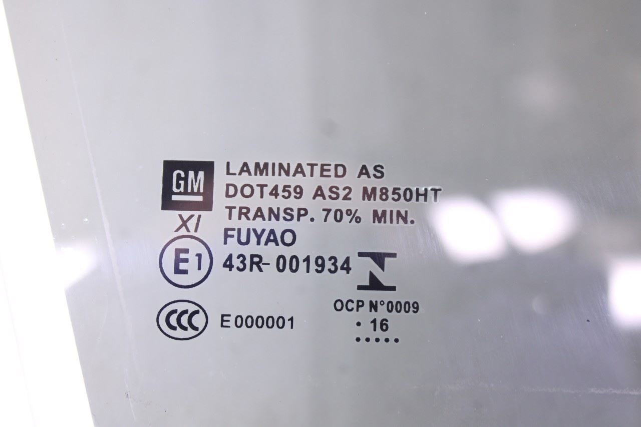 2017-2019 Buick LaCrosse Premium Front Right Door Window Movable Glass 229739894