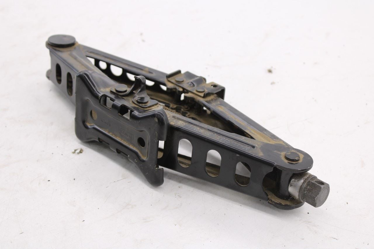2015-2026 Ford Mustang Convertible V6 3.7L RWD Lifting Jack w/ Wheel Nut Wrench9