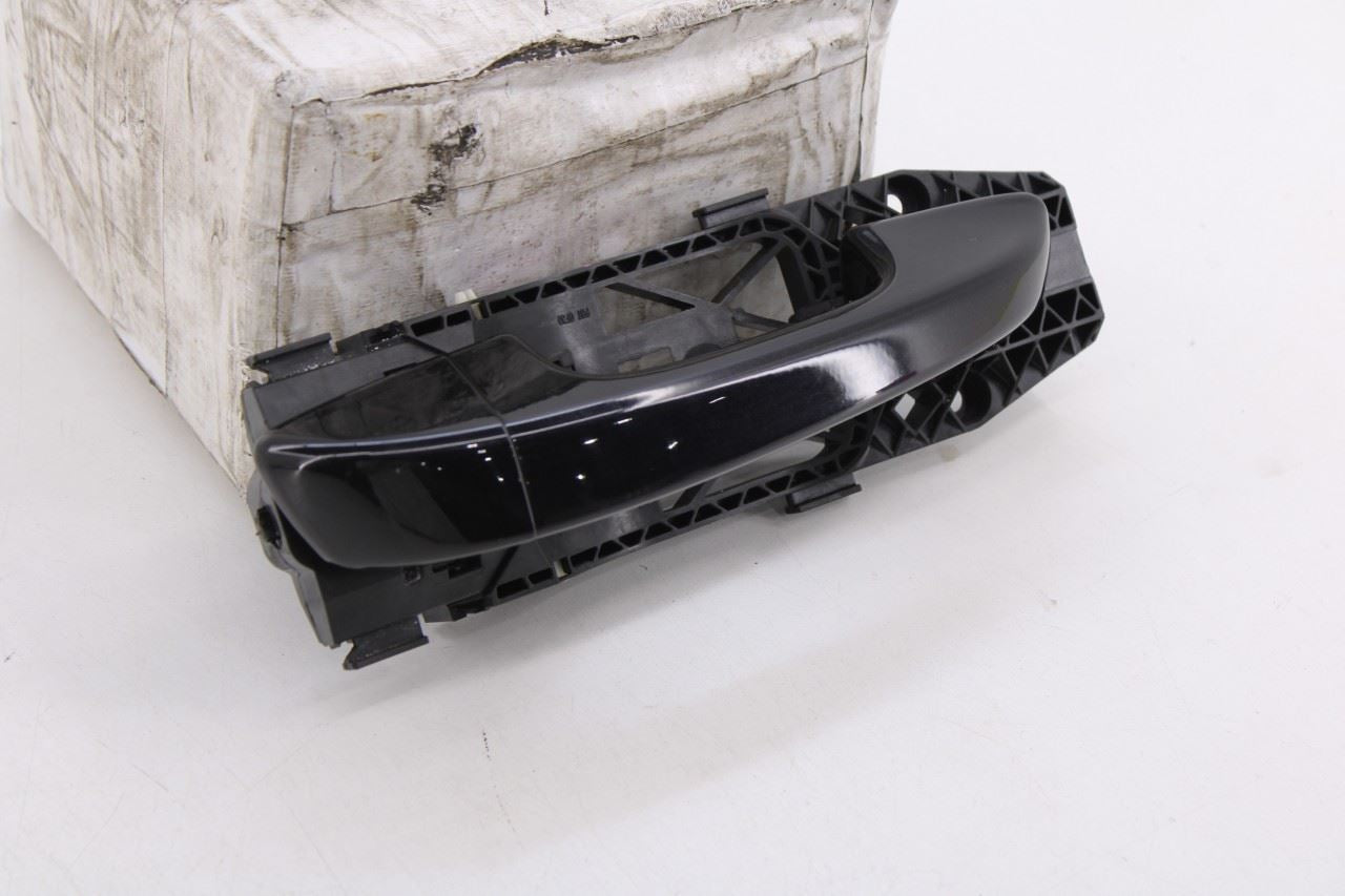 11-18 Porsche Cayenne S 4.8L AWD Front Passenger Right Side Door Exterior Handle2