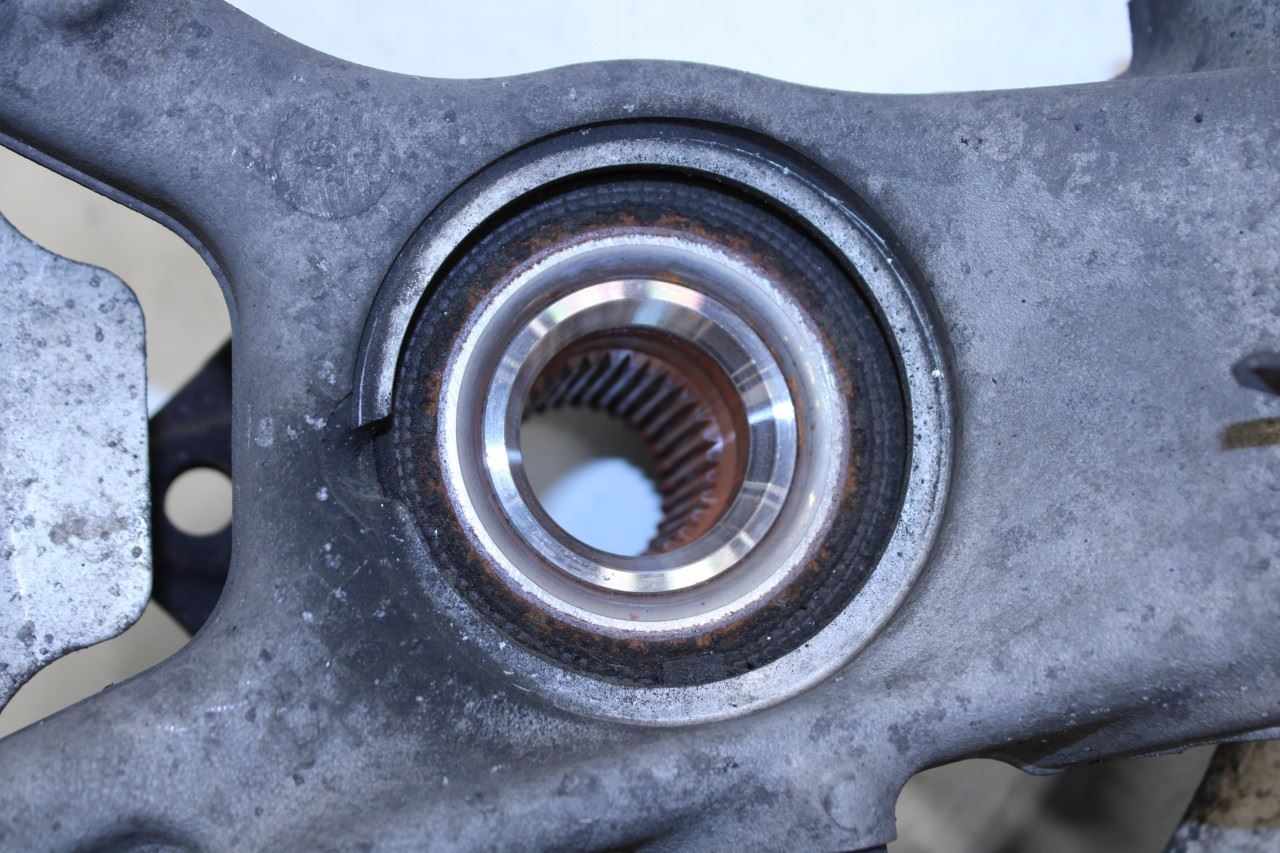 10-16 Porsche Panamera 4 3.6L AWD Front Passenger Right Side Spindle Knuckle Hub - Alshned Auto Parts