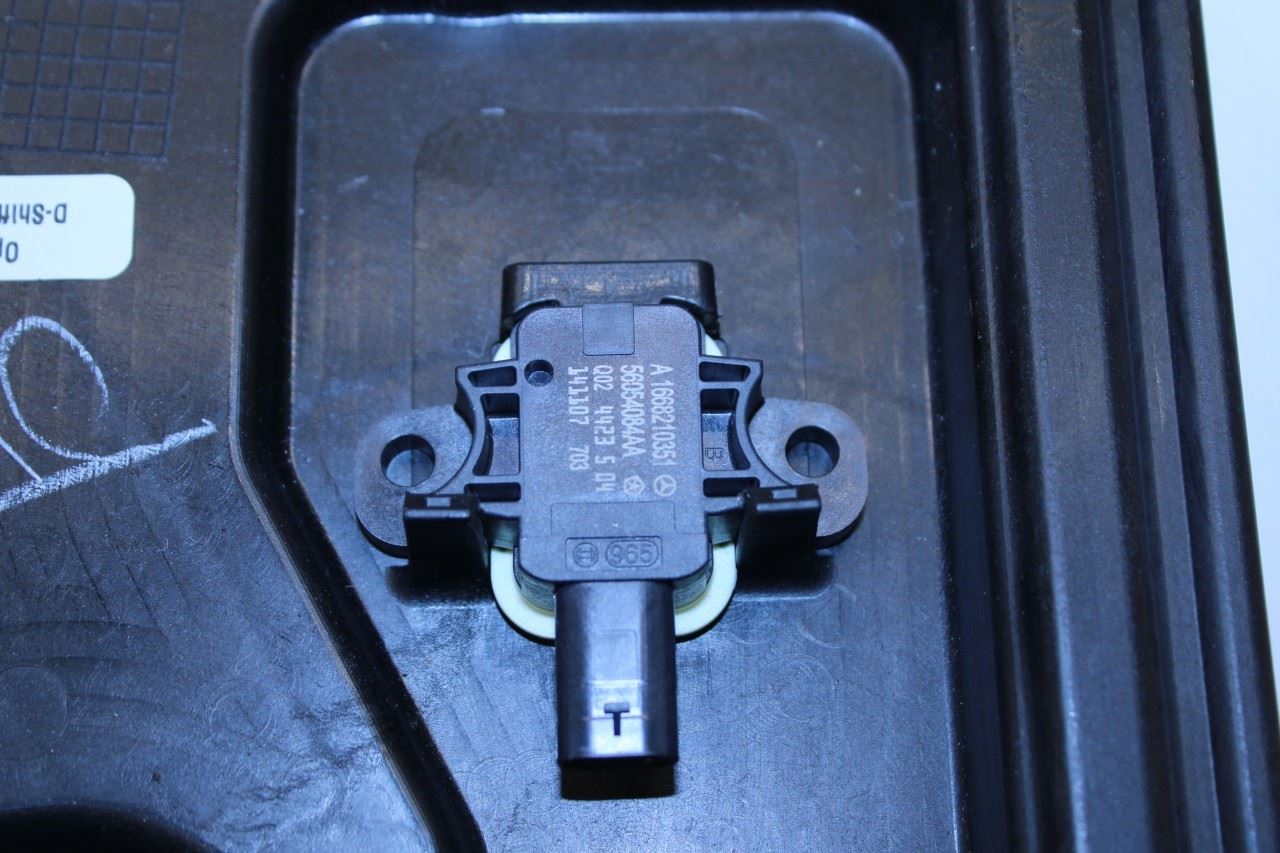 12-15 Mercedes-Benz ML350 RR LH Door Window Regulator w/ Carrier Plate and Motor - Alshned Auto Parts