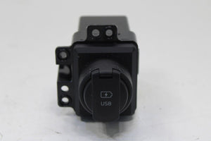 2015-20 Kia Sorento LX 3.3L Center Console Battery Charger USB Port 96125-C6010