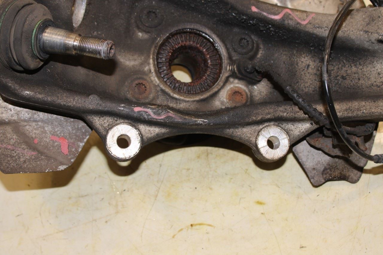 2010-2015 BMW 750Li xDrive Front Right Side Spindle Knuckle Hub 31216777750 OEM - Alshned Auto Parts