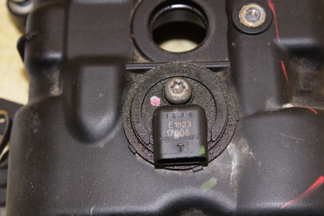 2012-2017 Jeep Wrangler Sahara 3.6L Right Side Engine Cylinder Head Valve Cover - Alshned Auto Parts