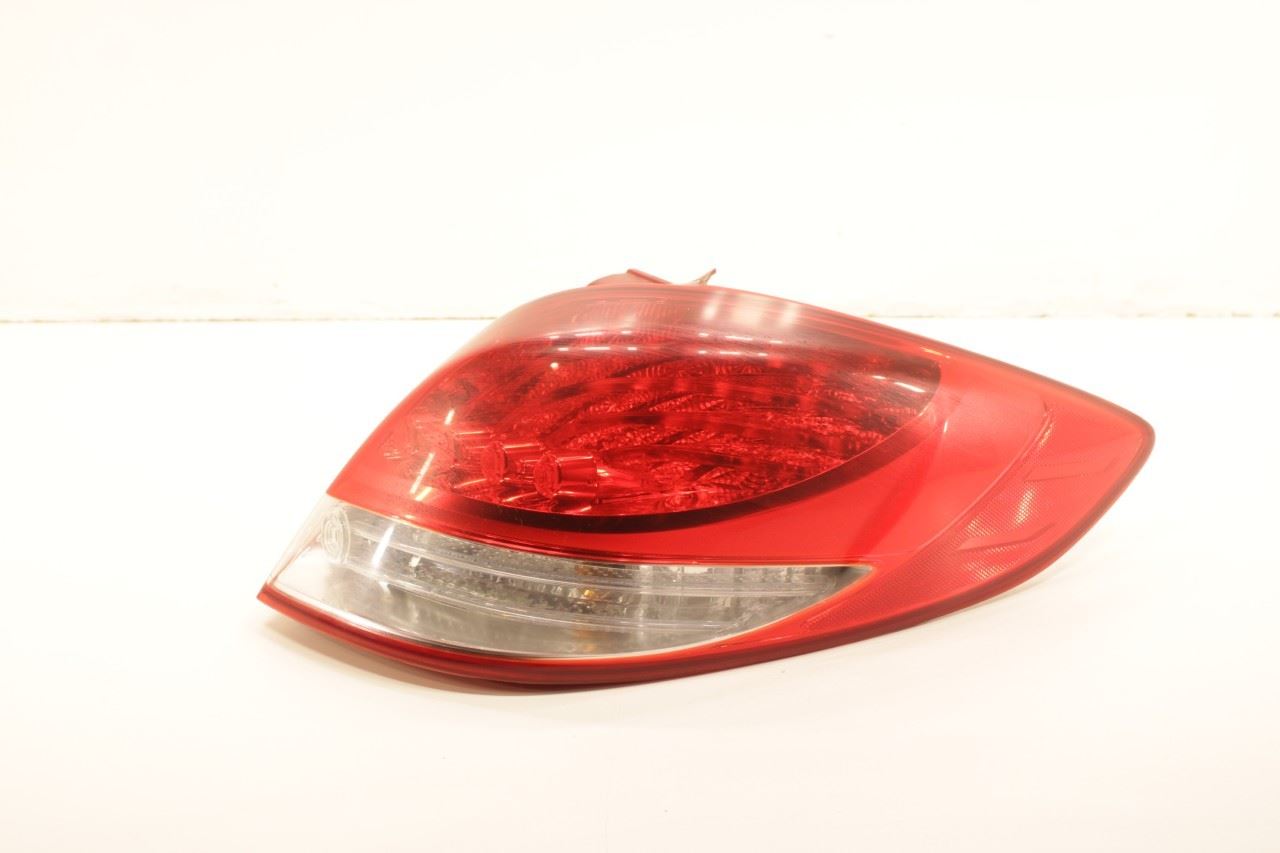 2011-2017 Hyundai Veloster Turbo Rear Right Side Tail Light Lamp 92402-2V100 OEM - Alshned Auto Parts