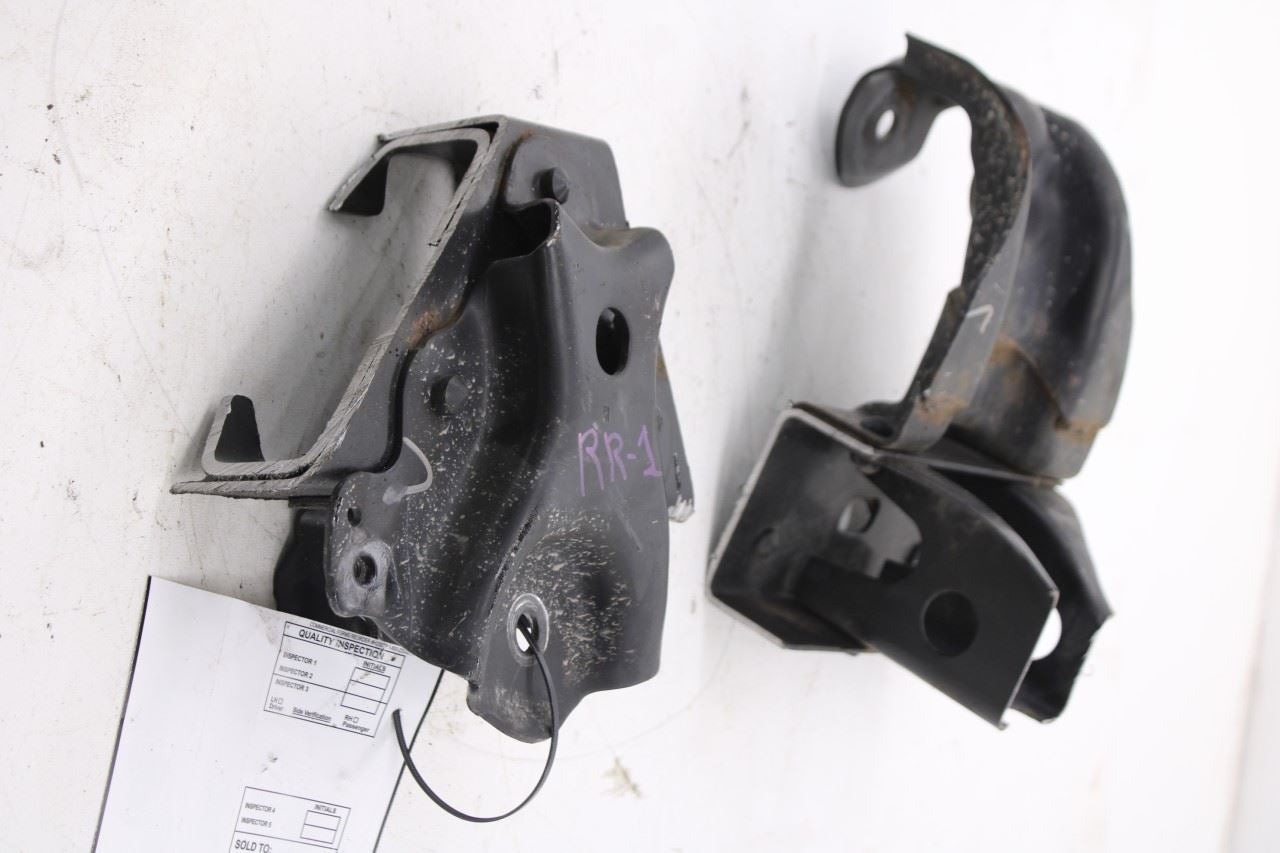 15-23 Toyota Tacoma SR5 3.5L Rear Frame Right Side Leaf Spring Mount Bracket Set4