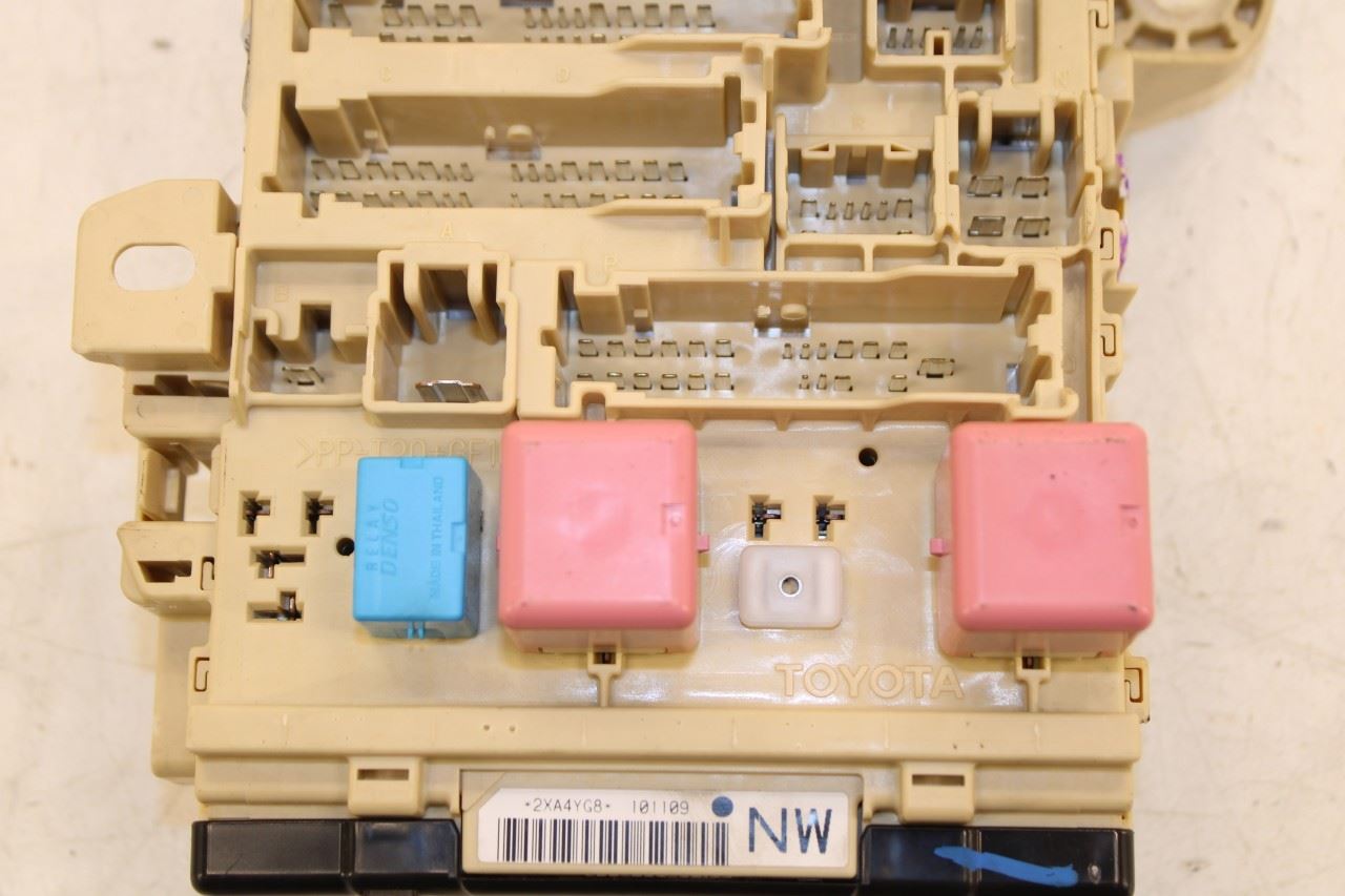 2009-11 Toyota Camry LE Cabin Instrument Panel Fuse Relay Junction Block *ReaD* - Alshned Auto Parts