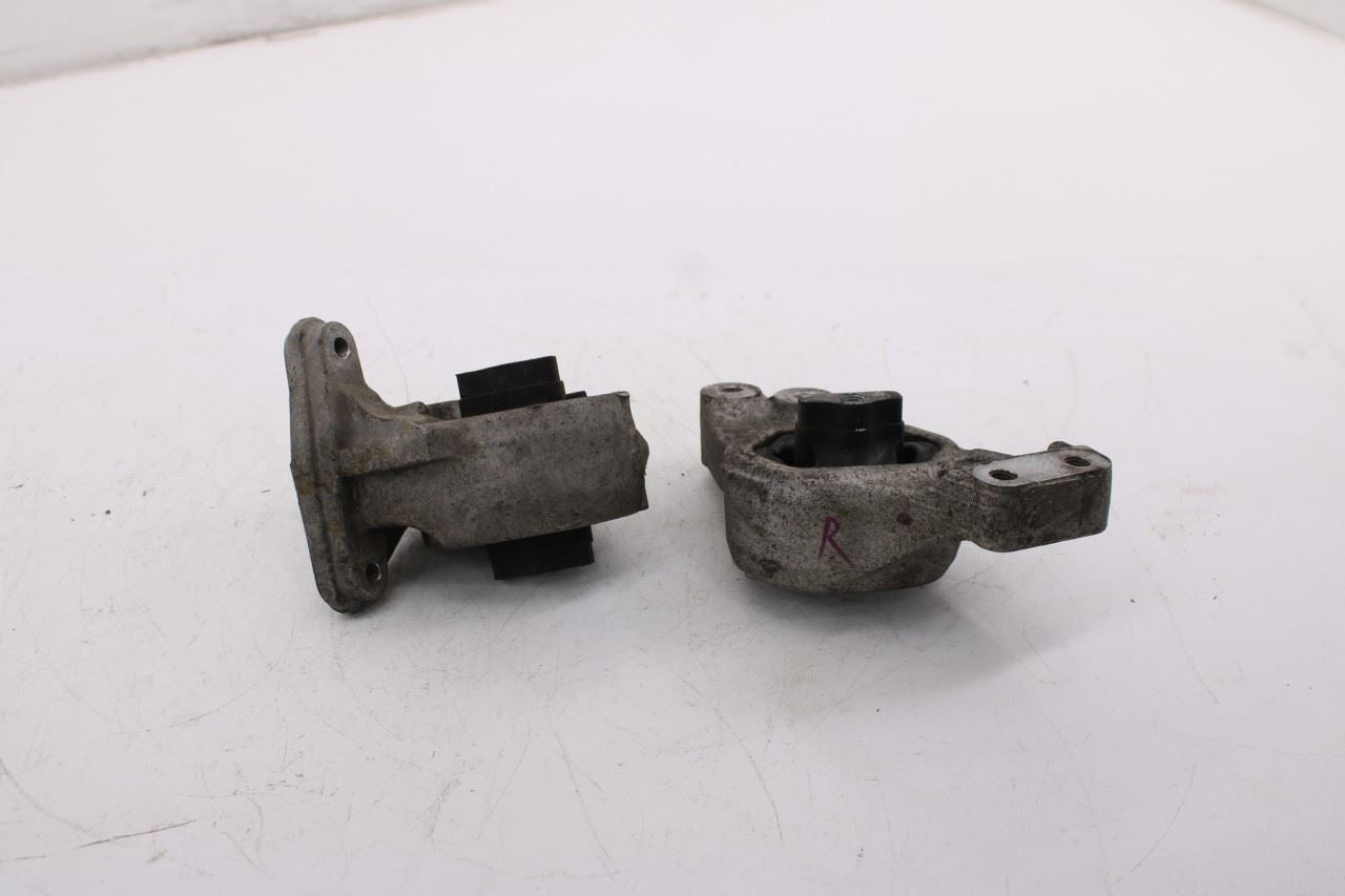2019-24 Ram 1500 Big Horn 5.7L Left and Right Engine Mount Insulator 68248781AB3