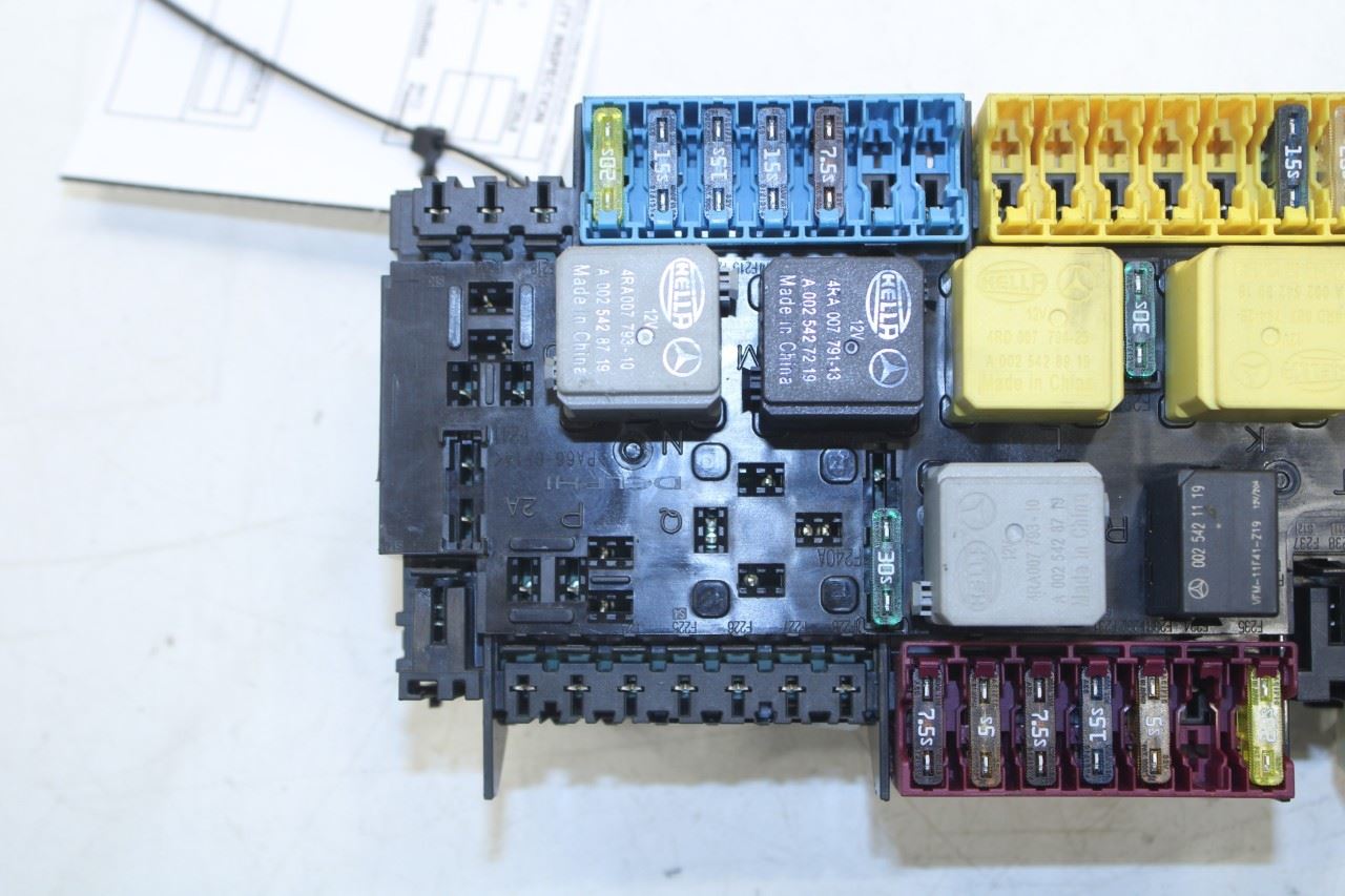 12-15 Mercedes-Benz ML350 3.5L RWD Engine Bay Right Side Fuse Relay Junction Box - Alshned Auto Parts