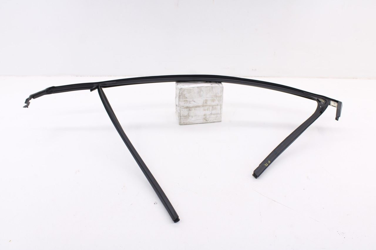 2018-2024 Chevrolet Equinox LT Front Right Side Door Window Run Channel 848665253
