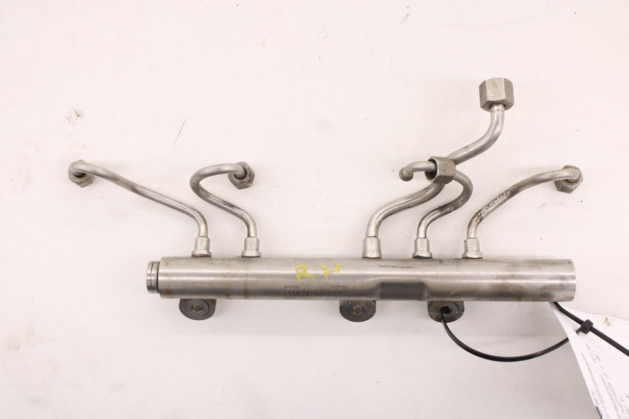 13-15 BMW 750i xDrive 4.4L Twin Turbo RH Side High Pressure Fuel Injection Rail4