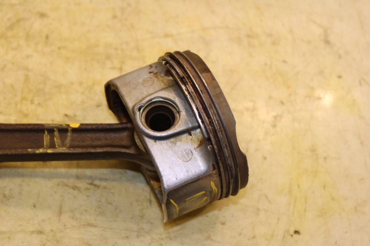 2010-17 Toyota Camry LE 2.5L Engine Piston No 4 w/ Connecting Rod 13211-0V011-A0 - Alshned Auto Parts
