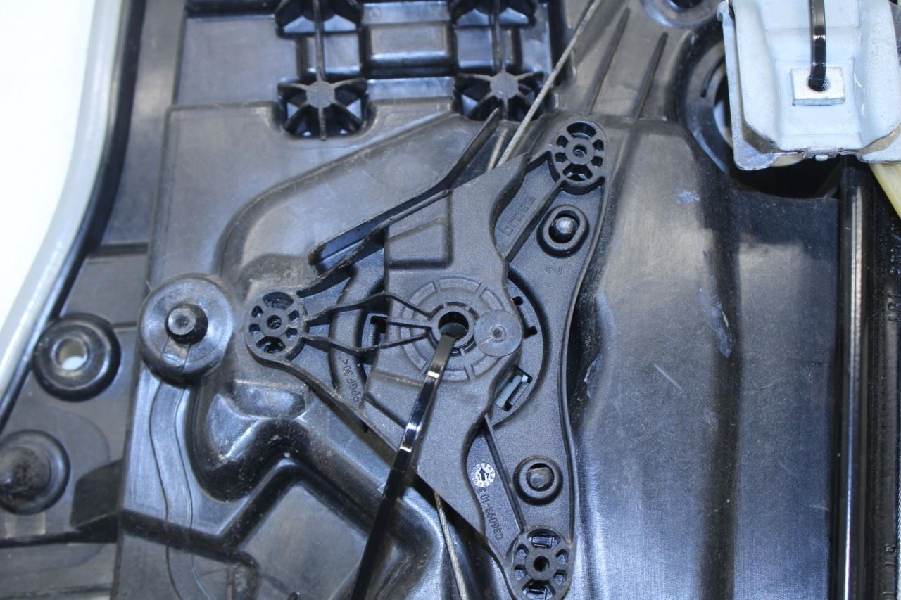 2017-19 Alfa Romeo Giulia Ti RR LH Door Window Regulator w/ Carrier 00505514980 - Alshned Auto Parts