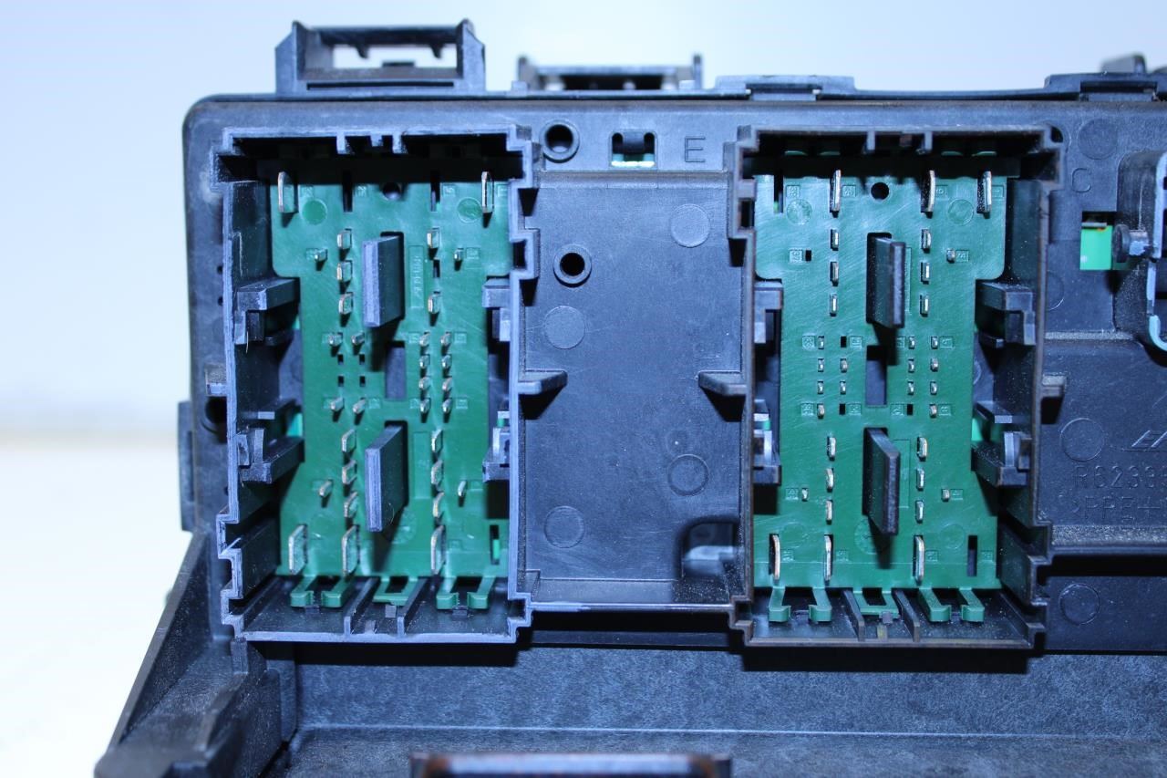 11-15 Jeep Wrangler 3.6L Totally Integrated Power Module Fuse Box 68163903AB OEM - Alshned Auto Parts