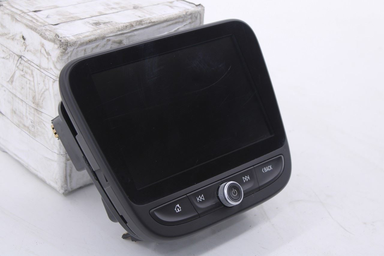2018 Chevrolet Equinox Malibu Information 8.0 Display w/ Radio Faceplate Control3