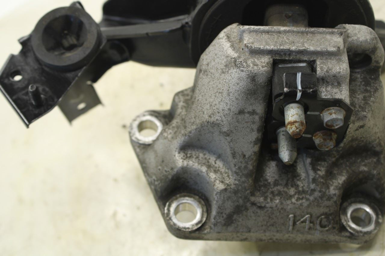 2016-2020 Kia Sorento LX 3.3L Rear Left Transmission Mount Bracket 21830-C5300 - Alshned Auto Parts