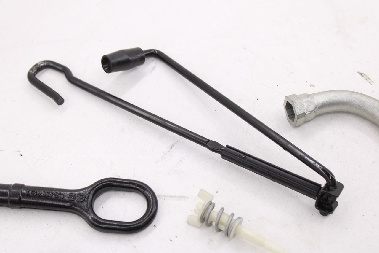 16-18 Volkswagen Jetta Sport FWD Lift Jack and Tool Kit w/ Foam Holder Container6