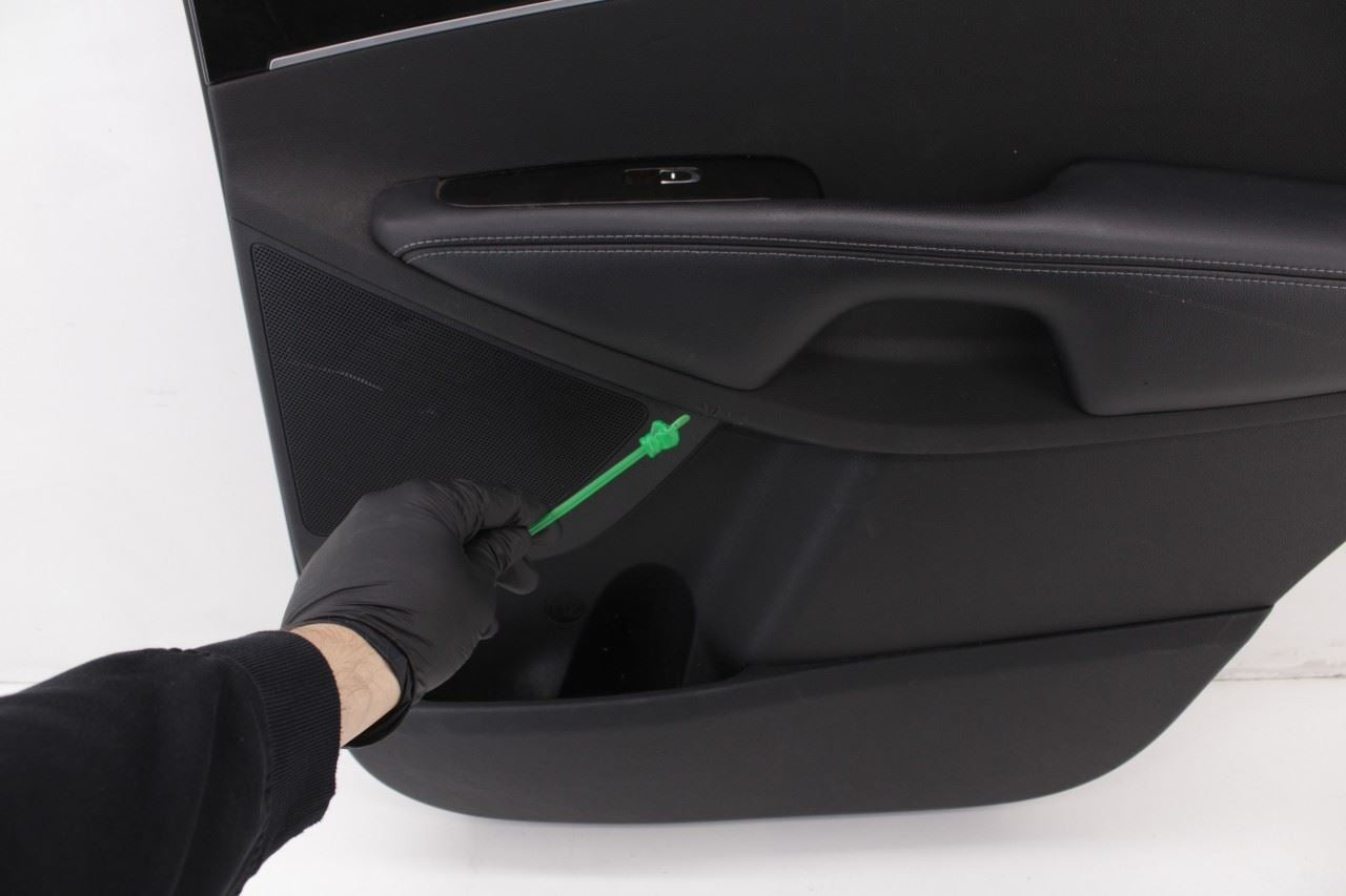 2016-2018 Kia Sorento EX Rear Right Door Trim Panel w/ Sunshade 83302-C6400C6A - Alshned Auto Parts