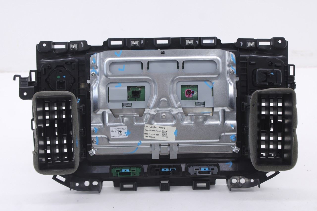 2021-25 Ford F150 XLT Supercrew Navi Media Information 12.0 Display w/ Air Vents7