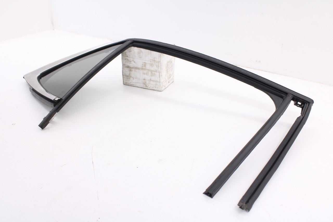 18-24 Chevrolet Equinox LT Rear Right Door Window Run Channel w/ Glass 849248113