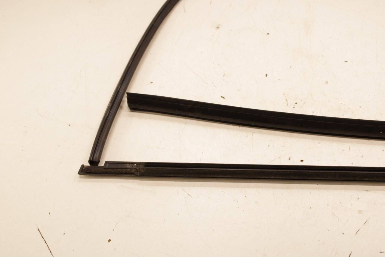 17-19 GMC Acadia SLT-1 Front Right Door Run Channel w/ Belt Molding Weatherstrip - Alshned Auto Parts