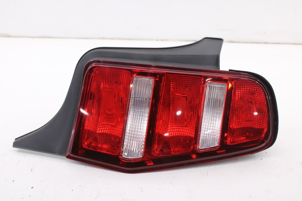 2010-2012 Ford Mustang Conv V6 Rear Right Side Tail Light Lamp AR33-13B504-A OEM0