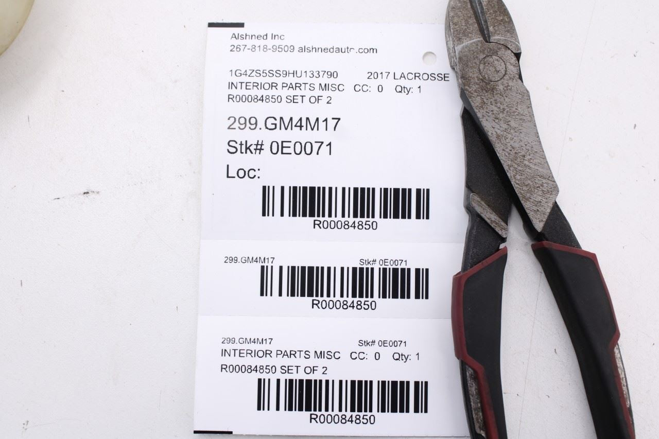 2017 Buick LaCrosse Premium Front RH and LH Windshield A-Pillar Molding 262296449