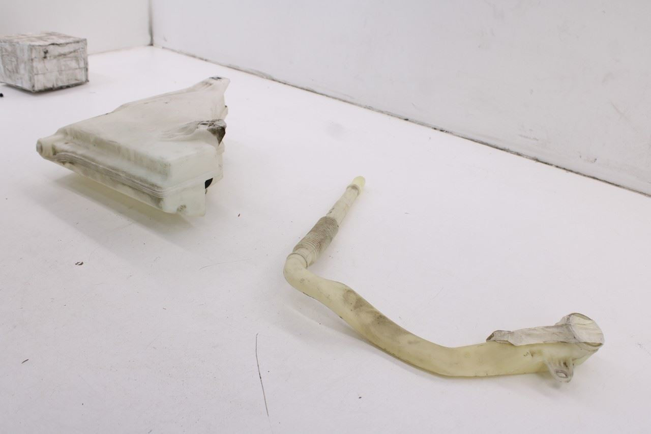 11-18 Porsche Cayenne S FR Windshield Wiper Washer Reservoir 95852870300 *ReaD* - Alshned Auto Parts