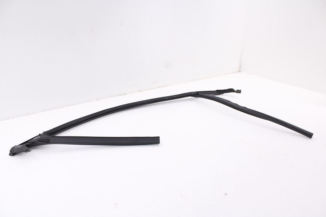 2018-2024 Chevrolet Equinox LT Front Left Door Run Channel w/ Door Weatherstrip2