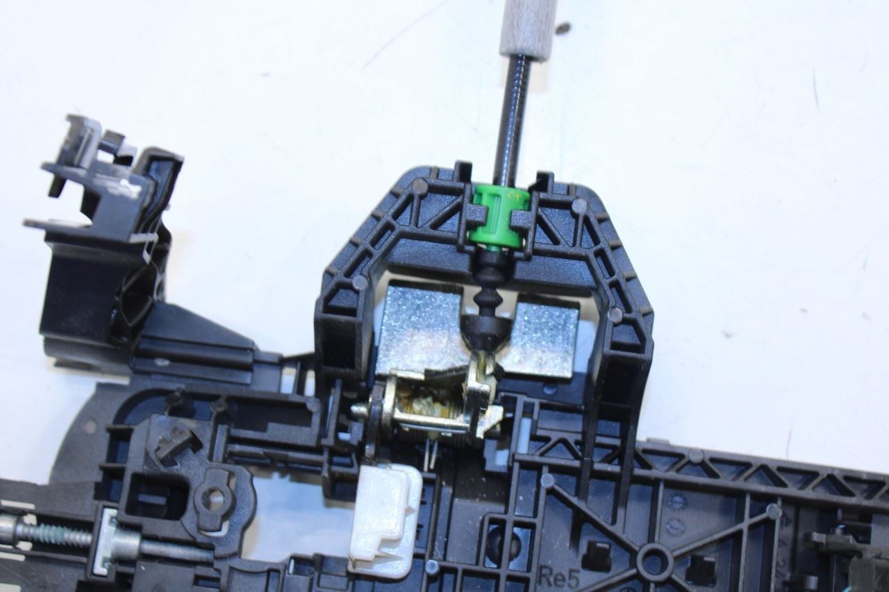 2012-15 Mercedes-Benz ML350 Rear RH Side Door Lock Latch Actuator w/ Handle Base9