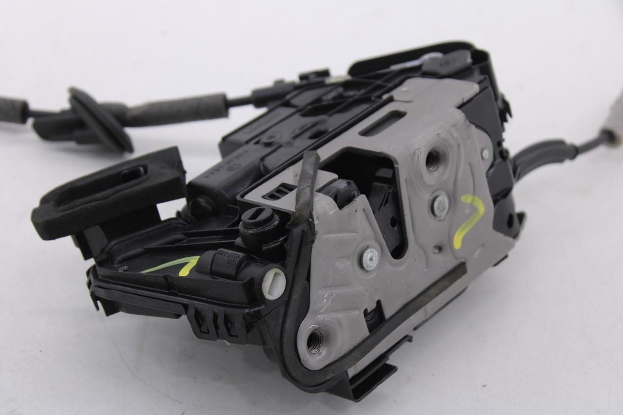 2019-26 Volkswagen Jetta SE Rear Left Door Lock Latch Actuator w/ Handle Bracket12
