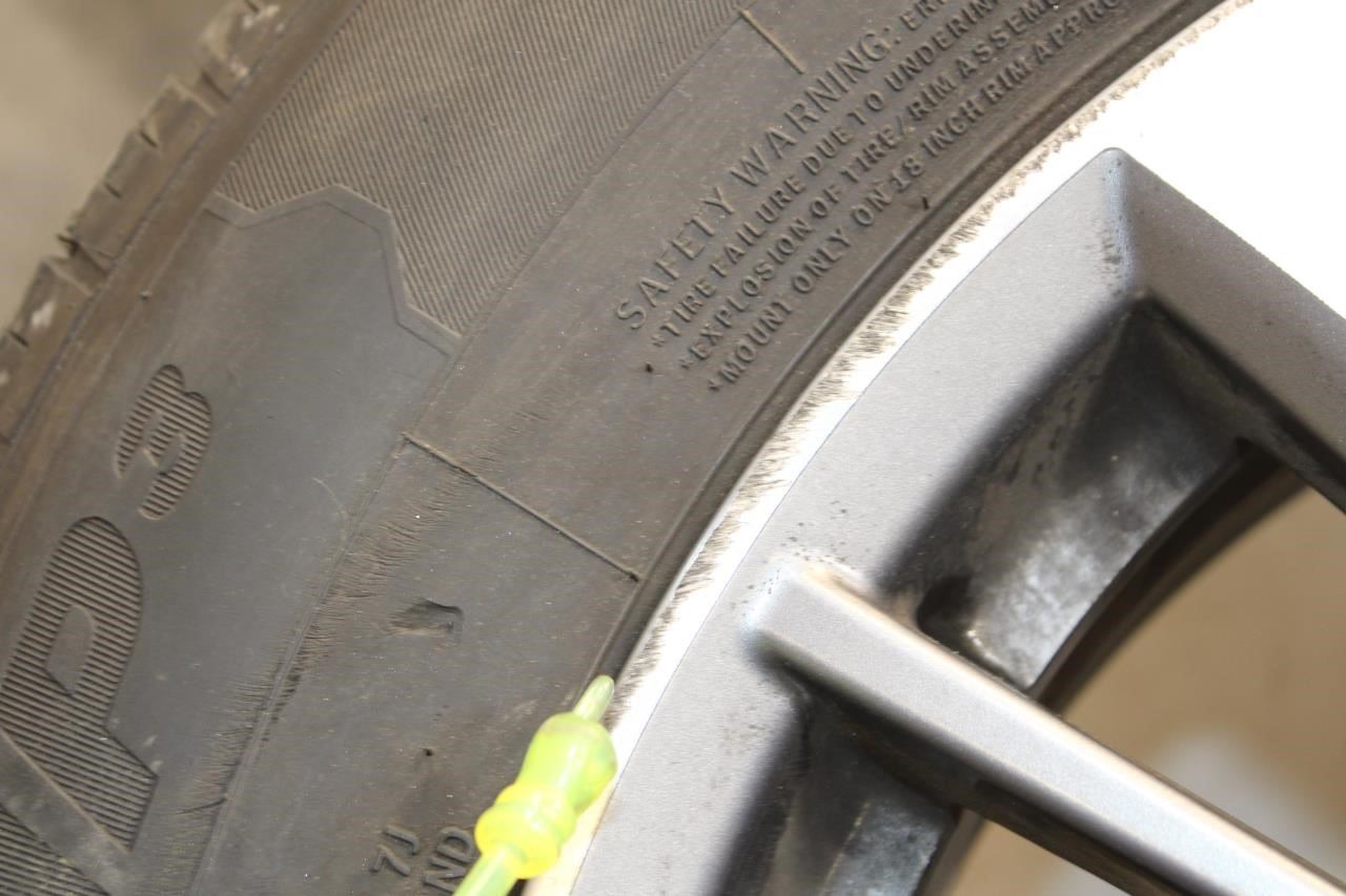 2017-20 Nissan Pathfinder SV Wheel Tire Leao Lion Sport HP3 235/65R18 106H Set 4 - Alshned Auto Parts