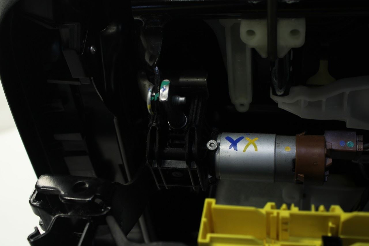 2013-15 BMW 750i xDrive 4.4L Front RH Side Seat Complete Leather 52107303826 OEM - Alshned Auto Parts