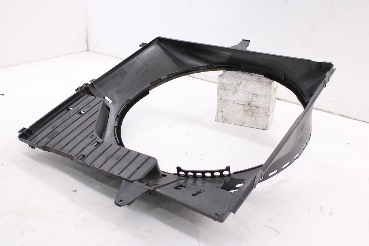 2010-2012 Land Rover Range Rover HSE Radiator Shroud Cover LR011705 OEM3