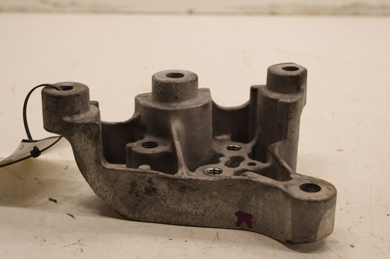 2014-2020 Jeep Cherokee Latitude 3.2L 4x4 Left Side Transmission Mount Bracket - Alshned Auto Parts