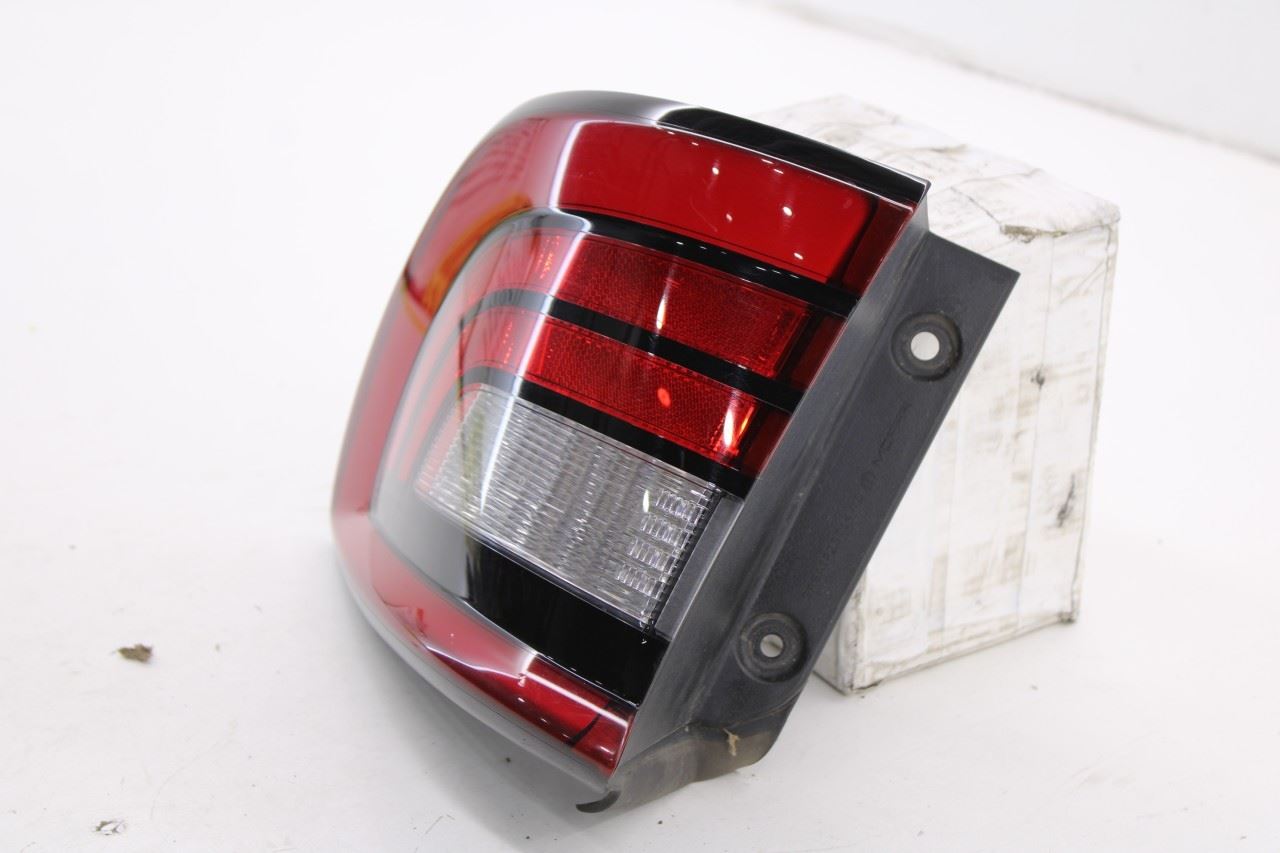 2014-2021 Dodge Durango SXT Rear Right Passenger Side Outer Tail Light Lamp2