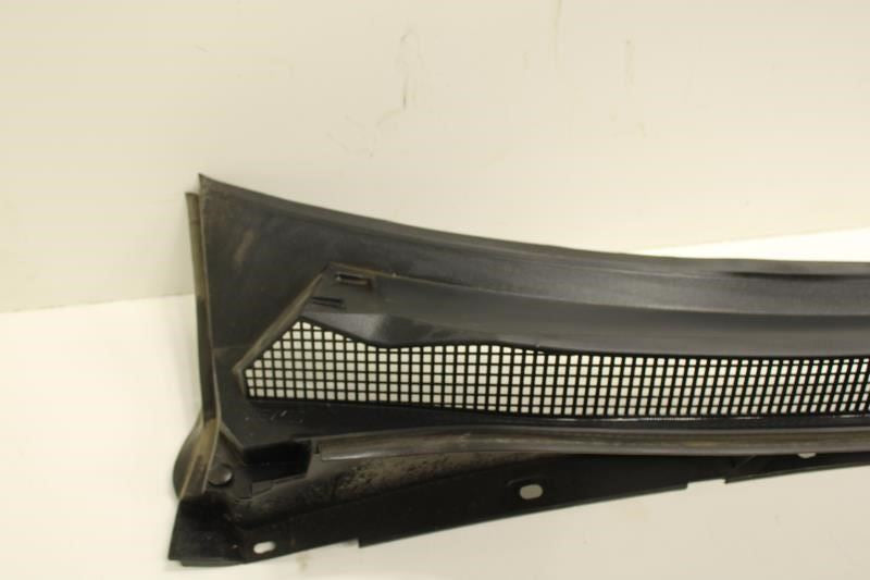 2019-2023 Chevrolet Silverado 1500 Windshield Cowl Grille Panel 84481175 OEM - Alshned Auto Parts