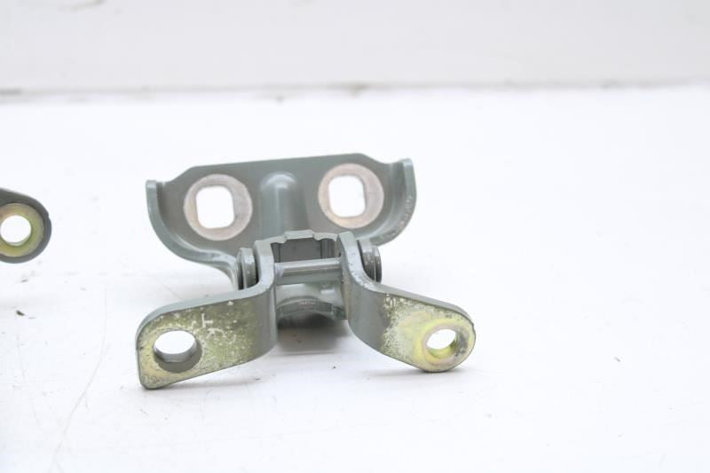 2024-25 Chevrolet Trax Front Right Side Door Hinge Upper and Lower 13501715 OEM - Alshned Auto Parts