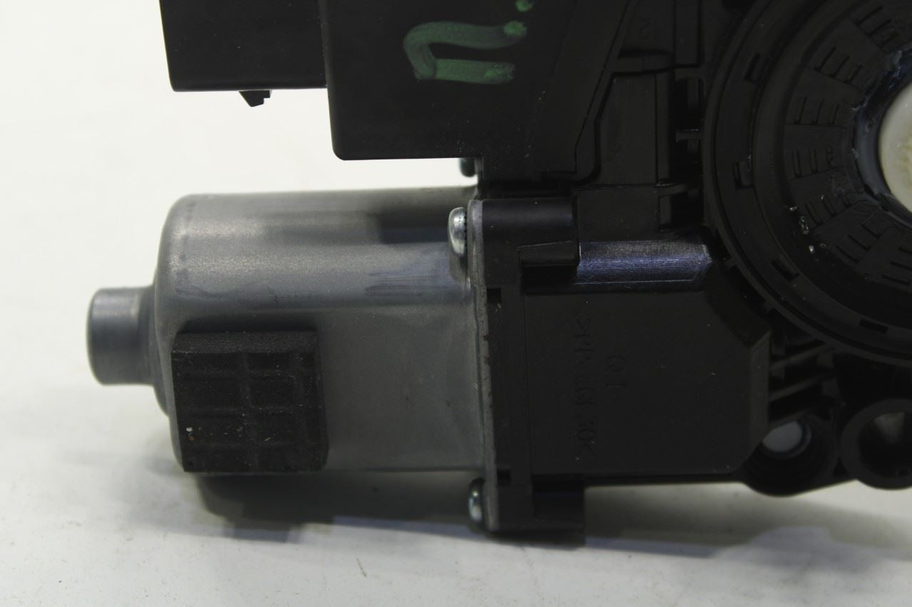 2019-2020 KIA Sorento LX Front Right Door Power Window Motor 82460-C5220 OEM - Alshned Auto Parts