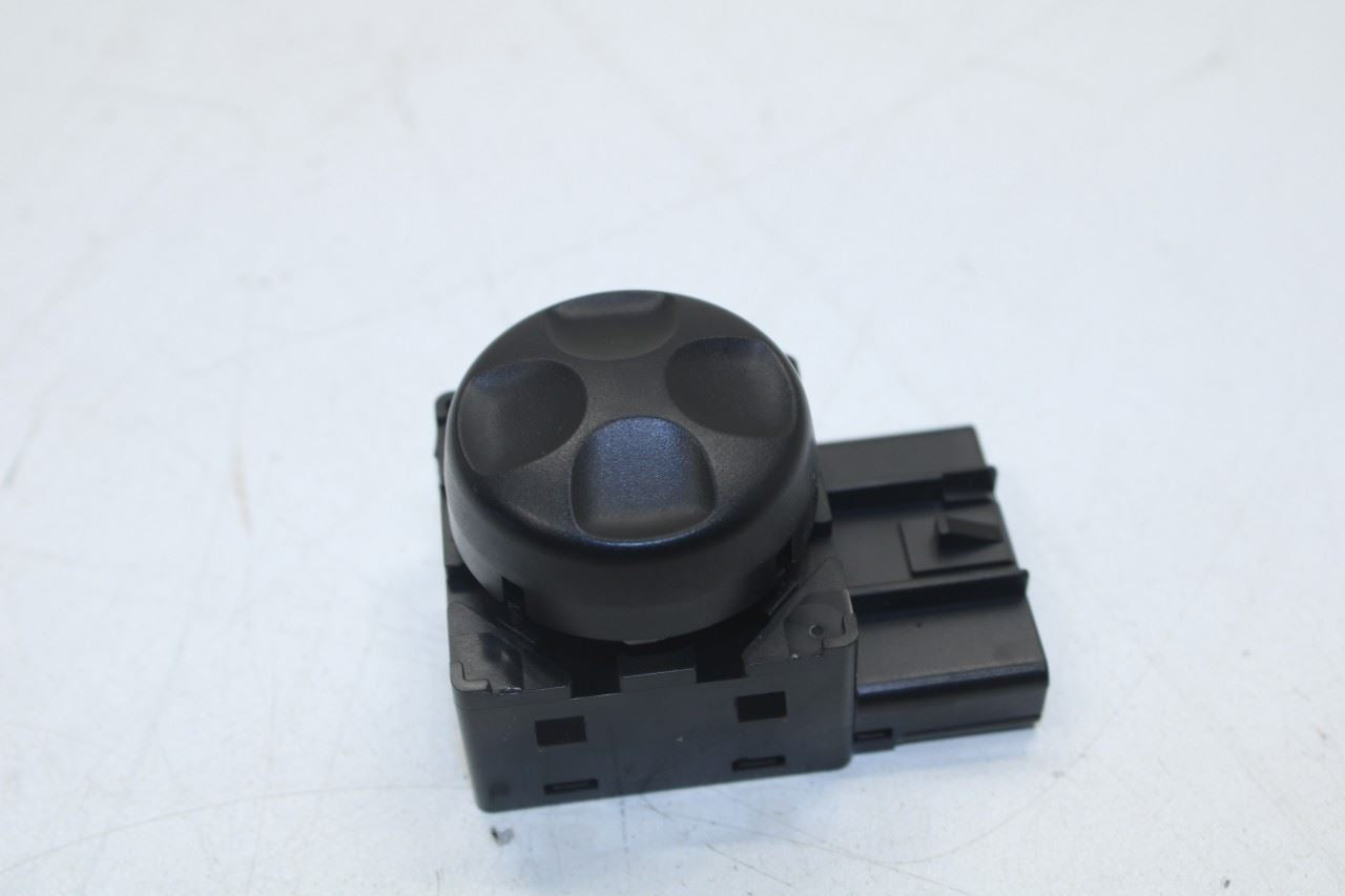 2017-20 Maserati Ghibli Front Right Side Power Seat Adjustment Switch 673000296 - Alshned Auto Parts