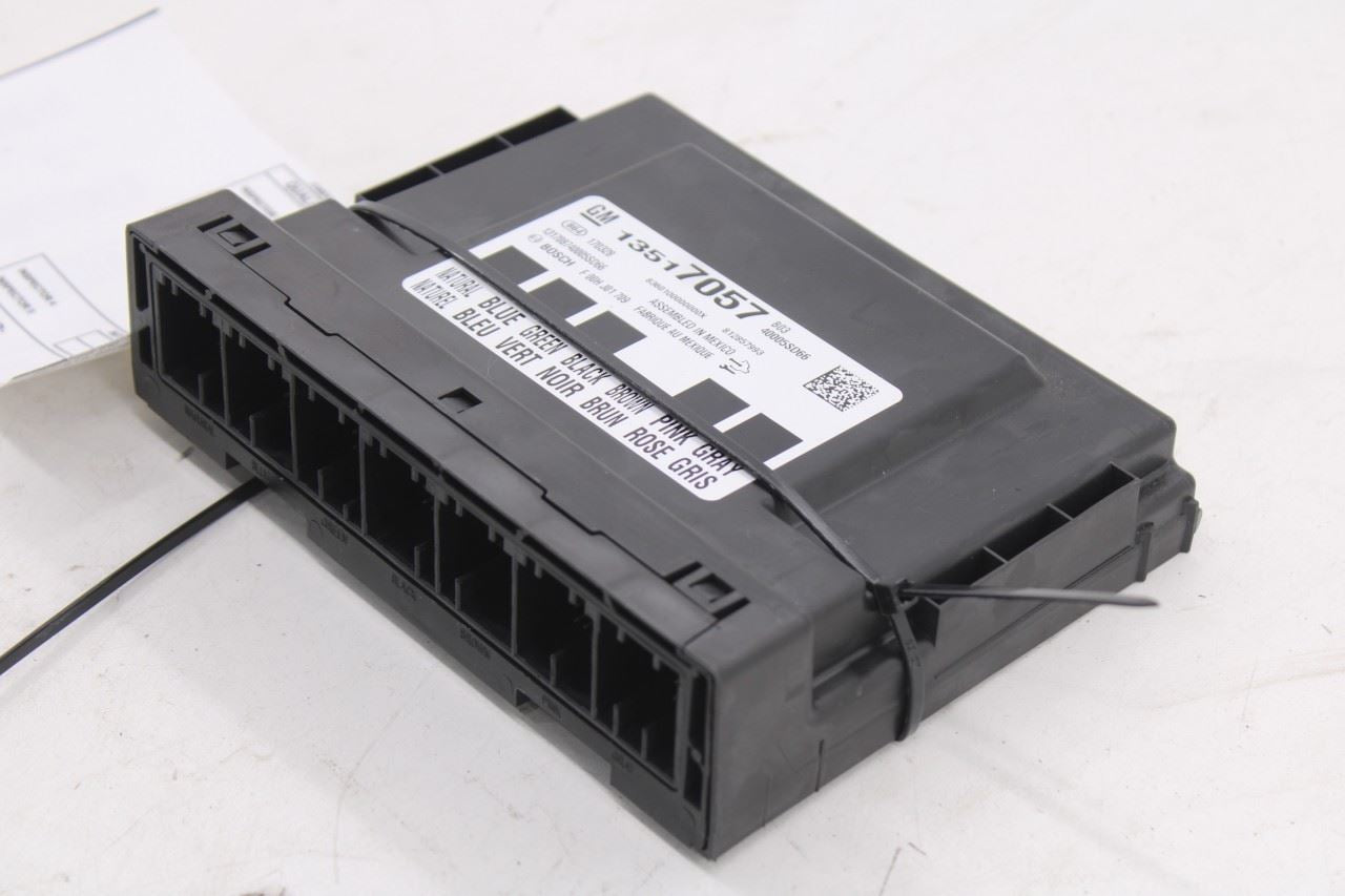 2018-2020 Chevrolet Equinox LT Body Computer Control Module BCM BCU 13517057 OEM2
