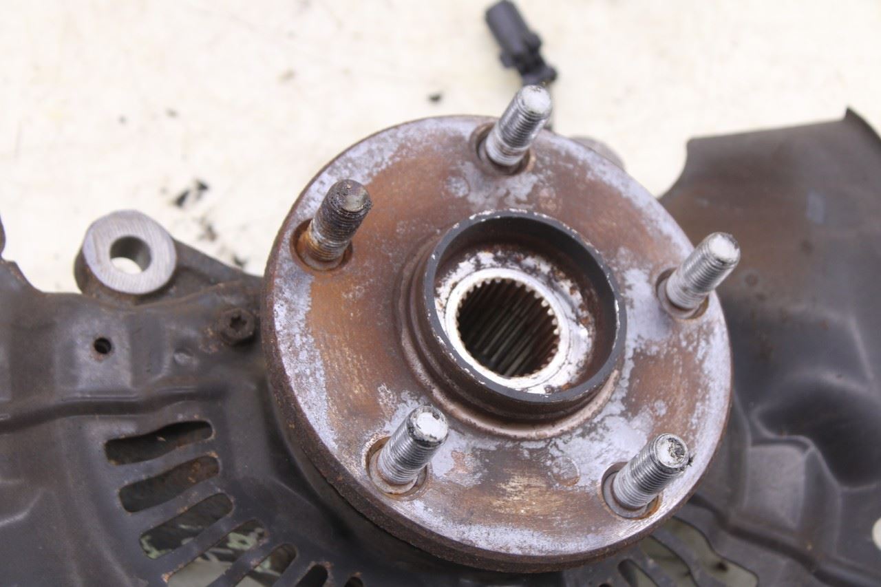 2011-2020 Toyota Sienna LE Front Right Side Spindle Knuckle Hub 43211-08030 OEM - Alshned Auto Parts