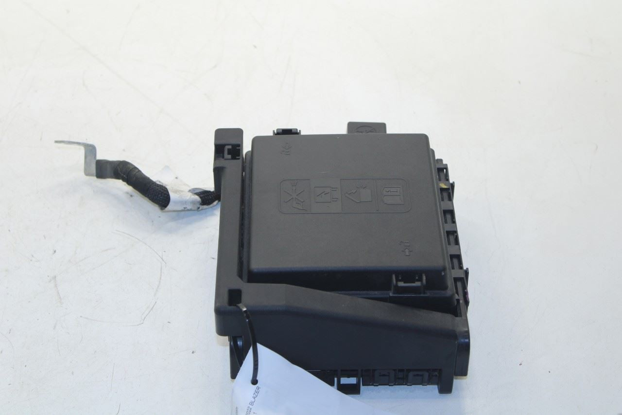 2021-22 Chevrolet Blazer 2LT 2.0L Engine Fuse Relay Junction Box w/ Cable *ReaD* - Alshned Auto Parts
