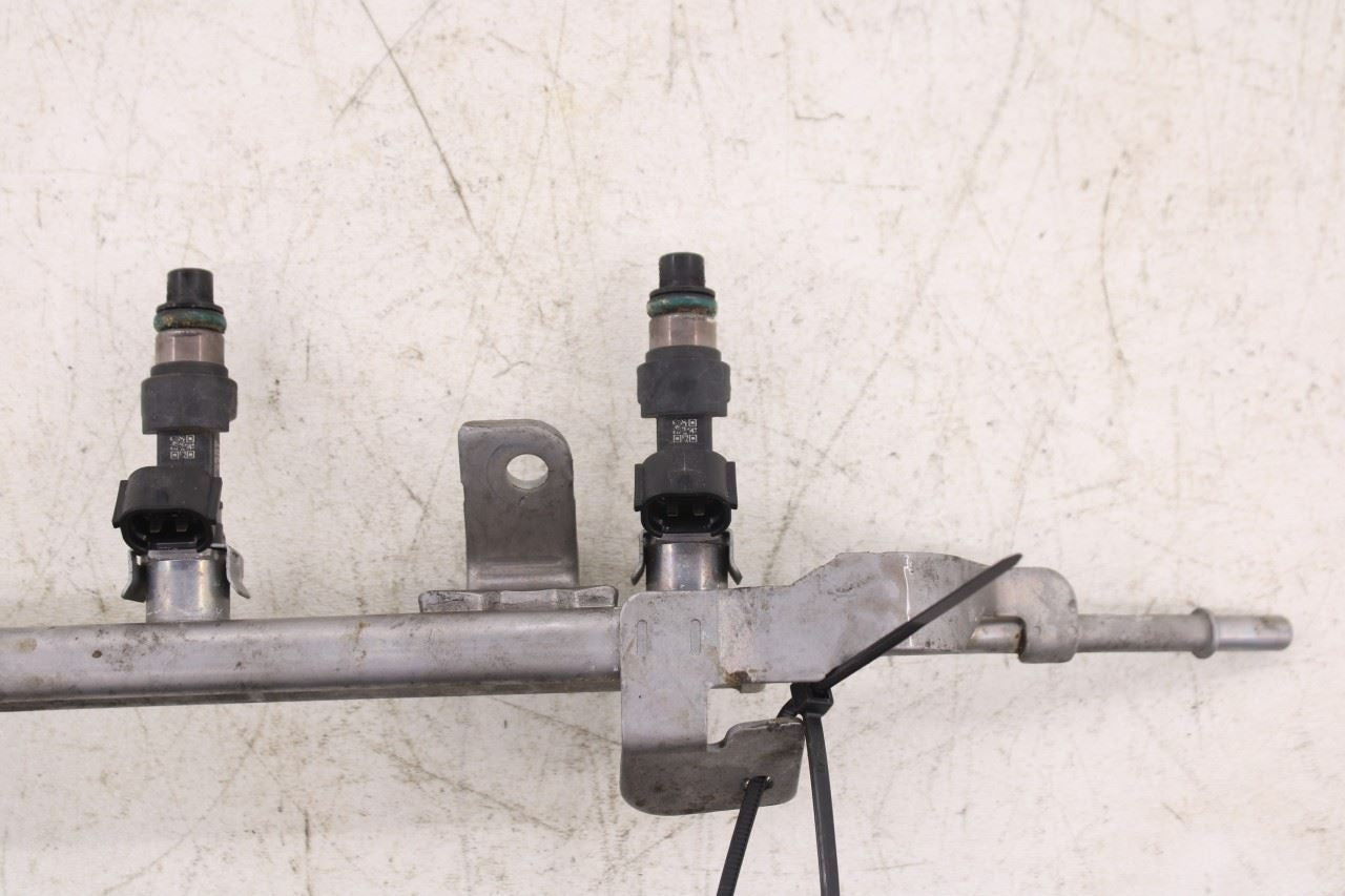 2015-2018 Nissan Rogue SV 2.5L Fuel Rail with Injectors 17520-4BA0A OEM3
