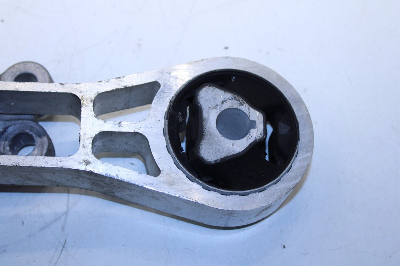 2017-2021 Jeep Renegade 2.4L FWD Engine Torque Strut Mount Bracket 68439294AA - Alshned Auto Parts