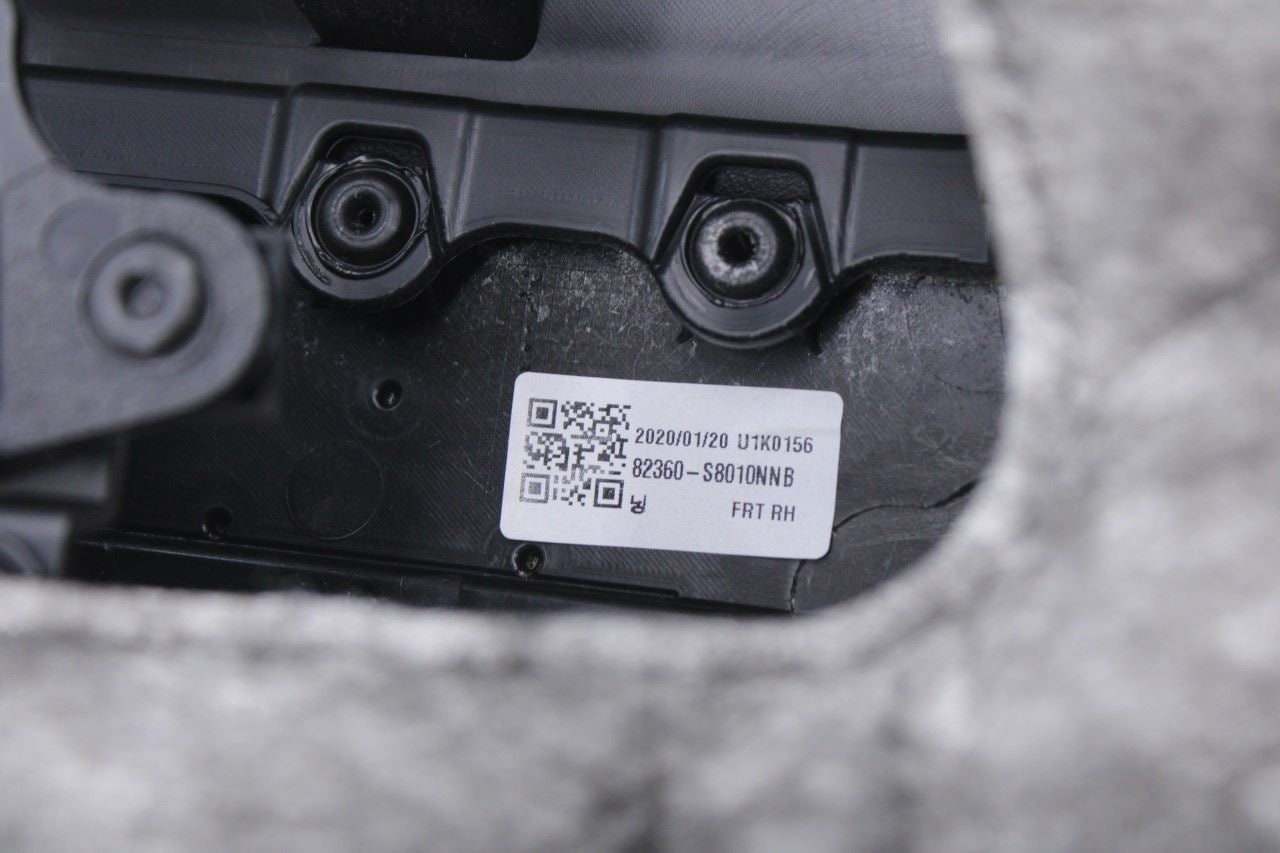 2020-22 Hyundai Palisade Limited AWD Front Right Door Trim Panel 82308-S8340-NBX18