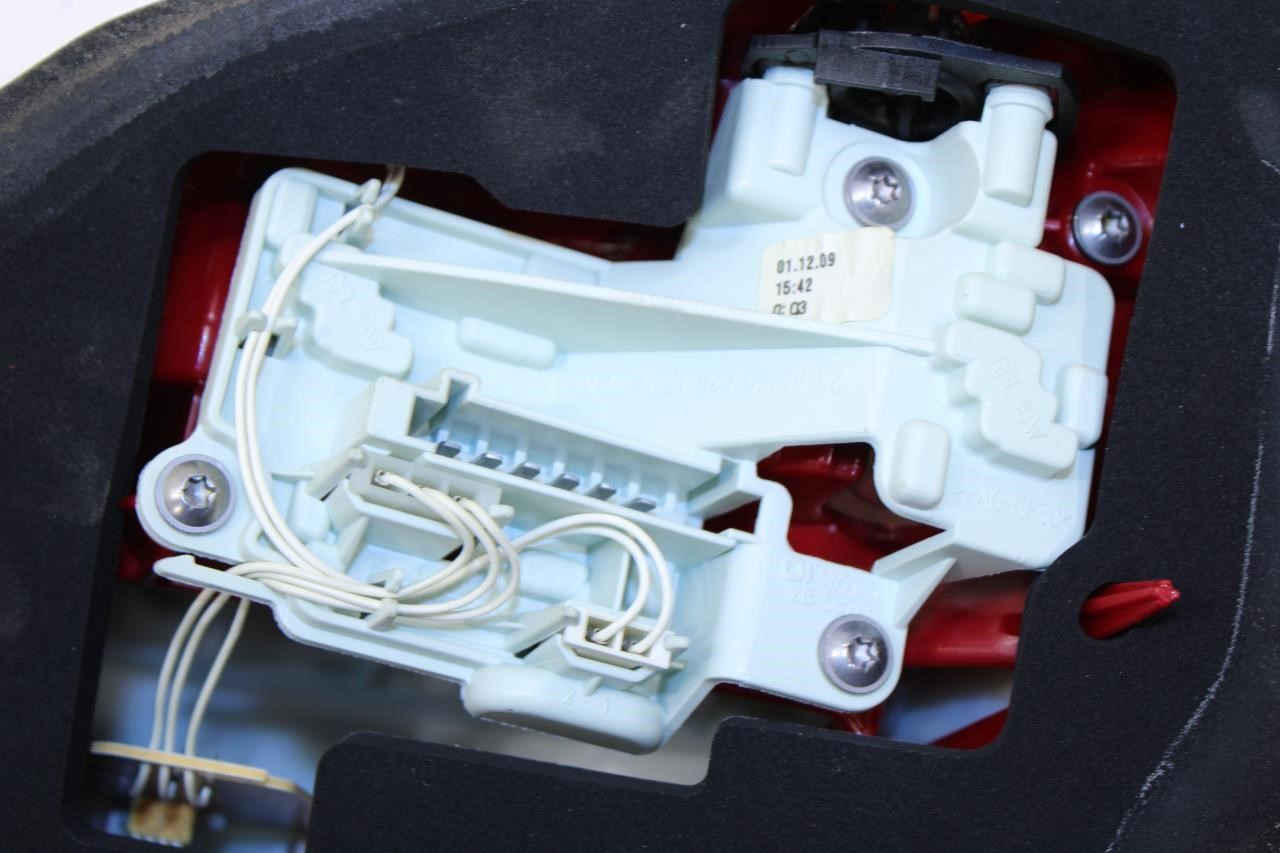 2007-2013 Mercedes-Benz S550 Rear Left Tail Light Lamp 221-820-13-64 OEM *ReaD* - Alshned Auto Parts